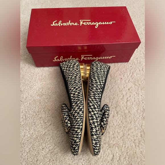 Salvatore Ferragamo Women's Sarno  Bow Loafer Size 6B - Picture 6 of 9